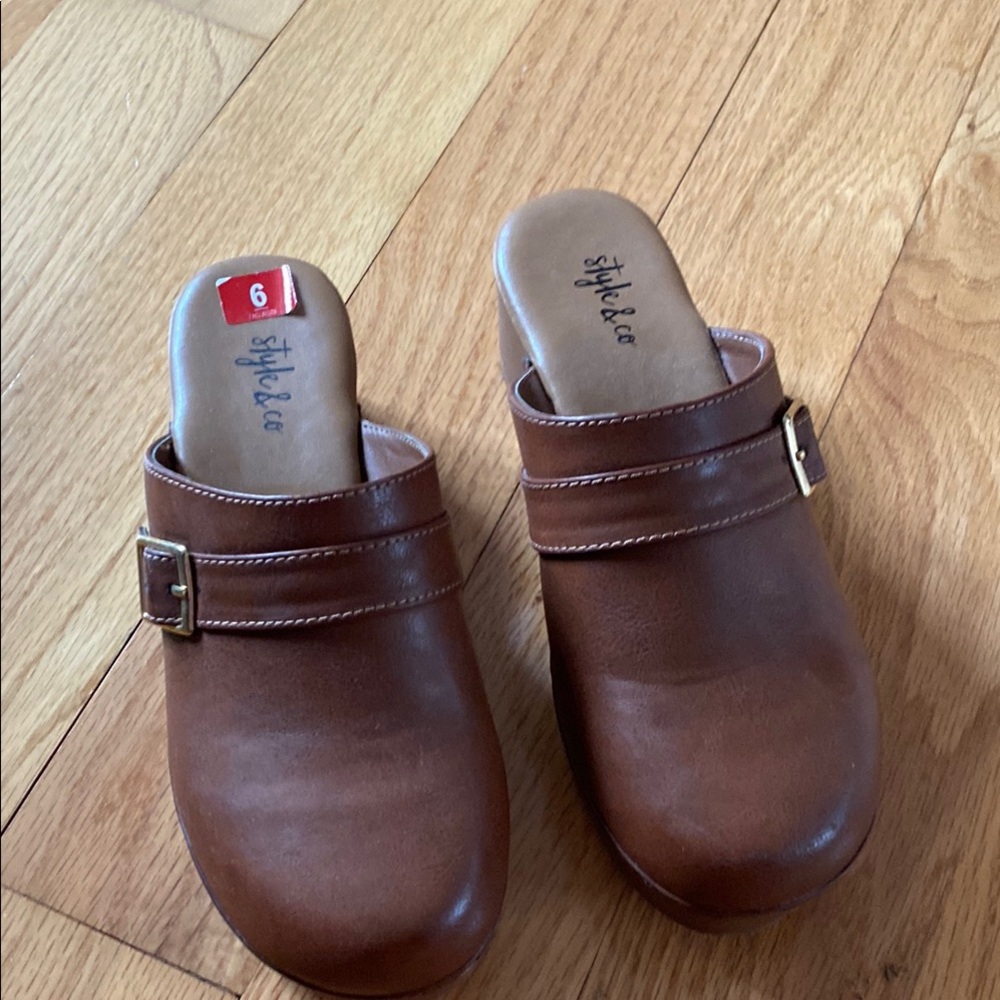 Stylish Brown Leather Clogs